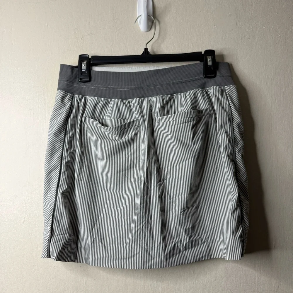 Athleta Gray White Striped Brooklyn Textured 16” Skort Outdoor Tennis Golf